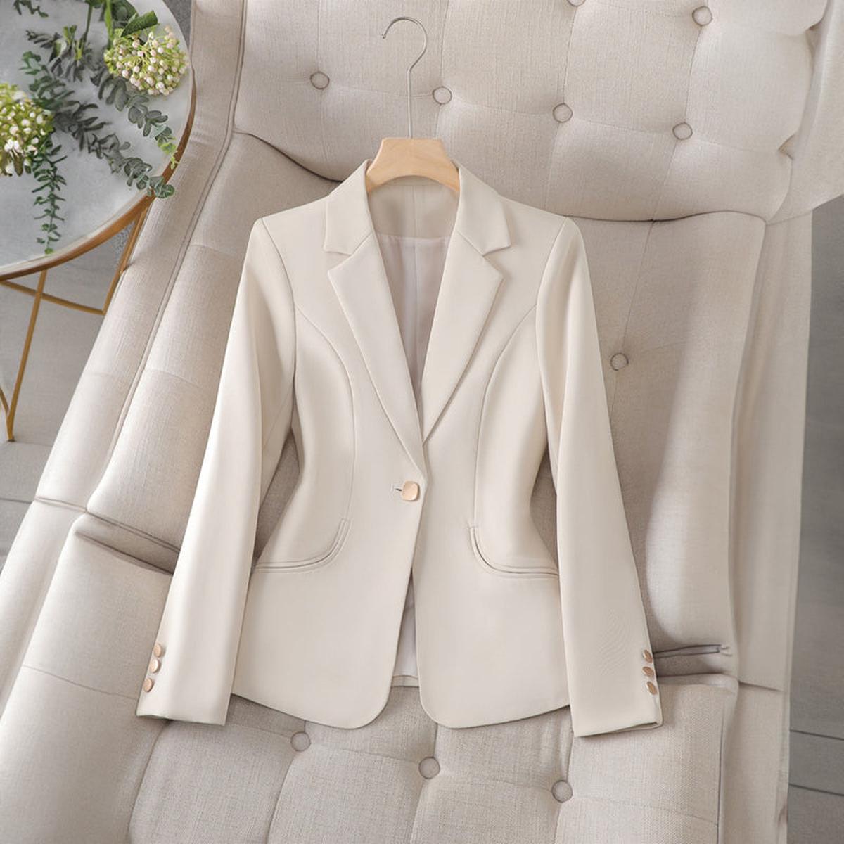 Women's Narrow Cut Single Row Blazer