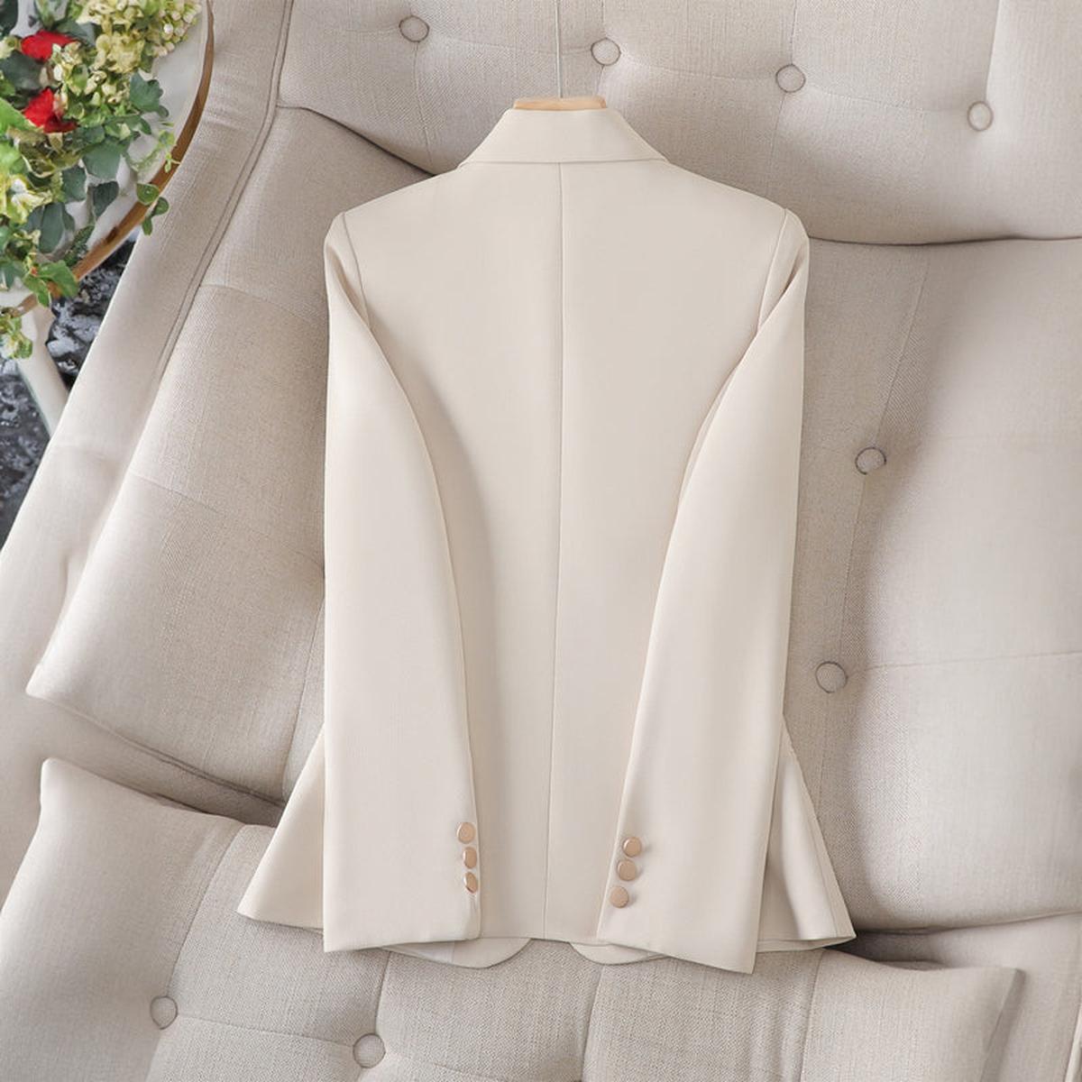 Women's Narrow Cut Single Row Blazer